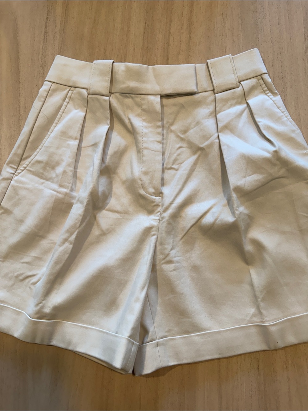 Banana Republic High Rise Pleated Tailored Shorts Ivory NWOT Size 4